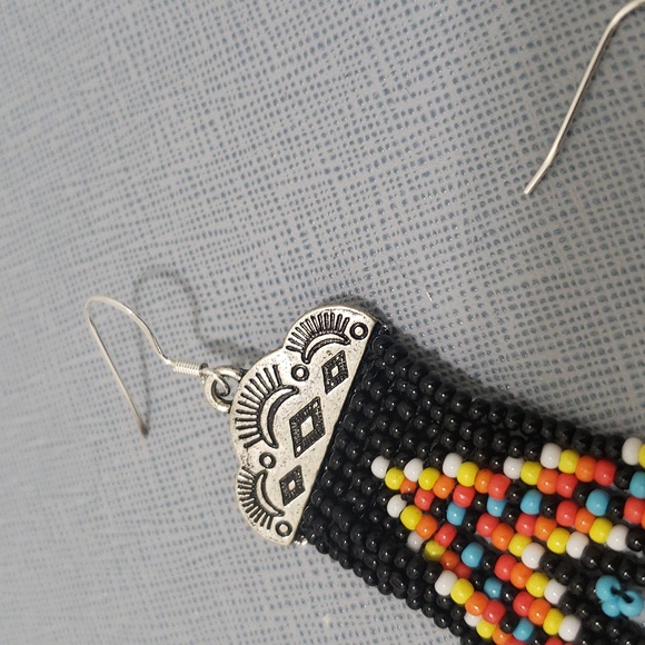 NWOT Beautiful Small Bead Peyote Stitch Earrings - Picture 3 of 6